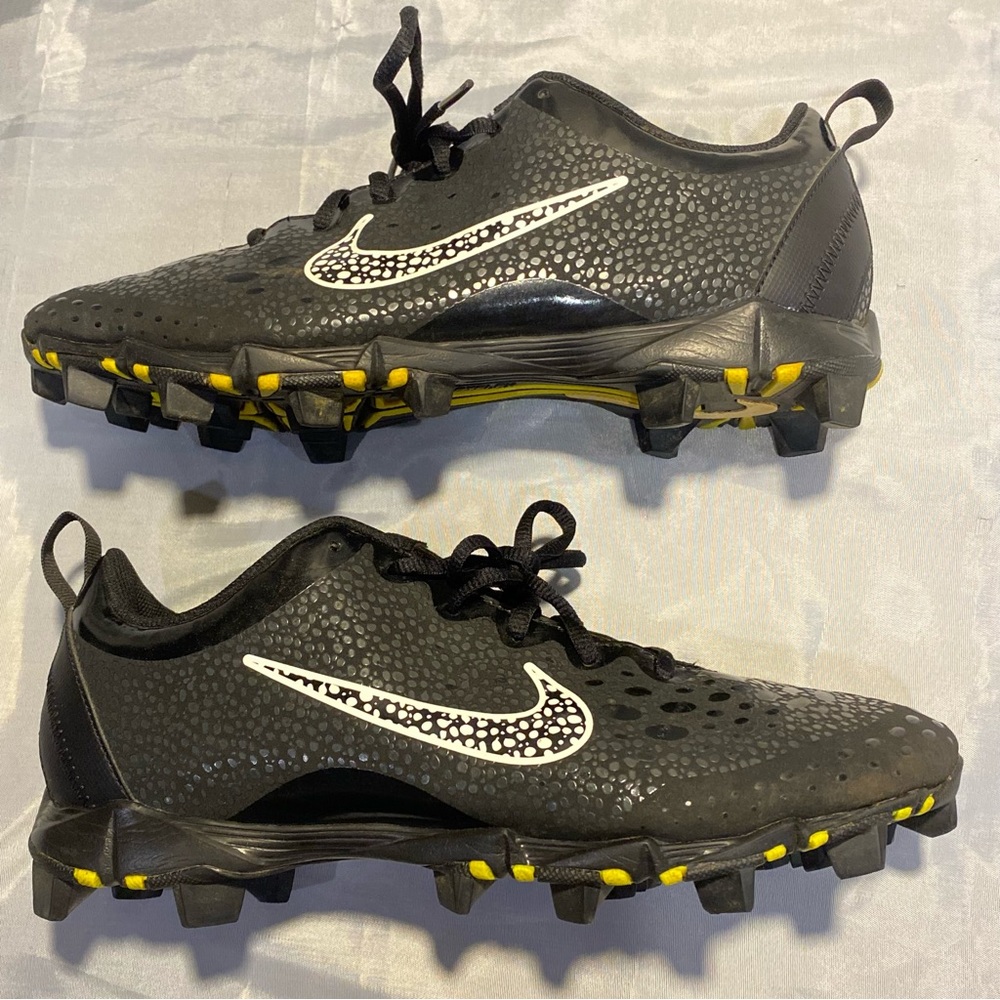“Nike” Black and White Cleats Size 11